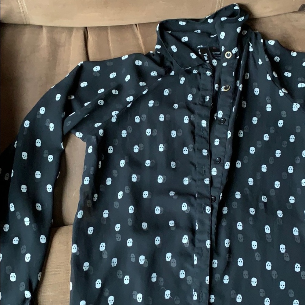 Sheer skull pattern button down - Picture 2 of 5